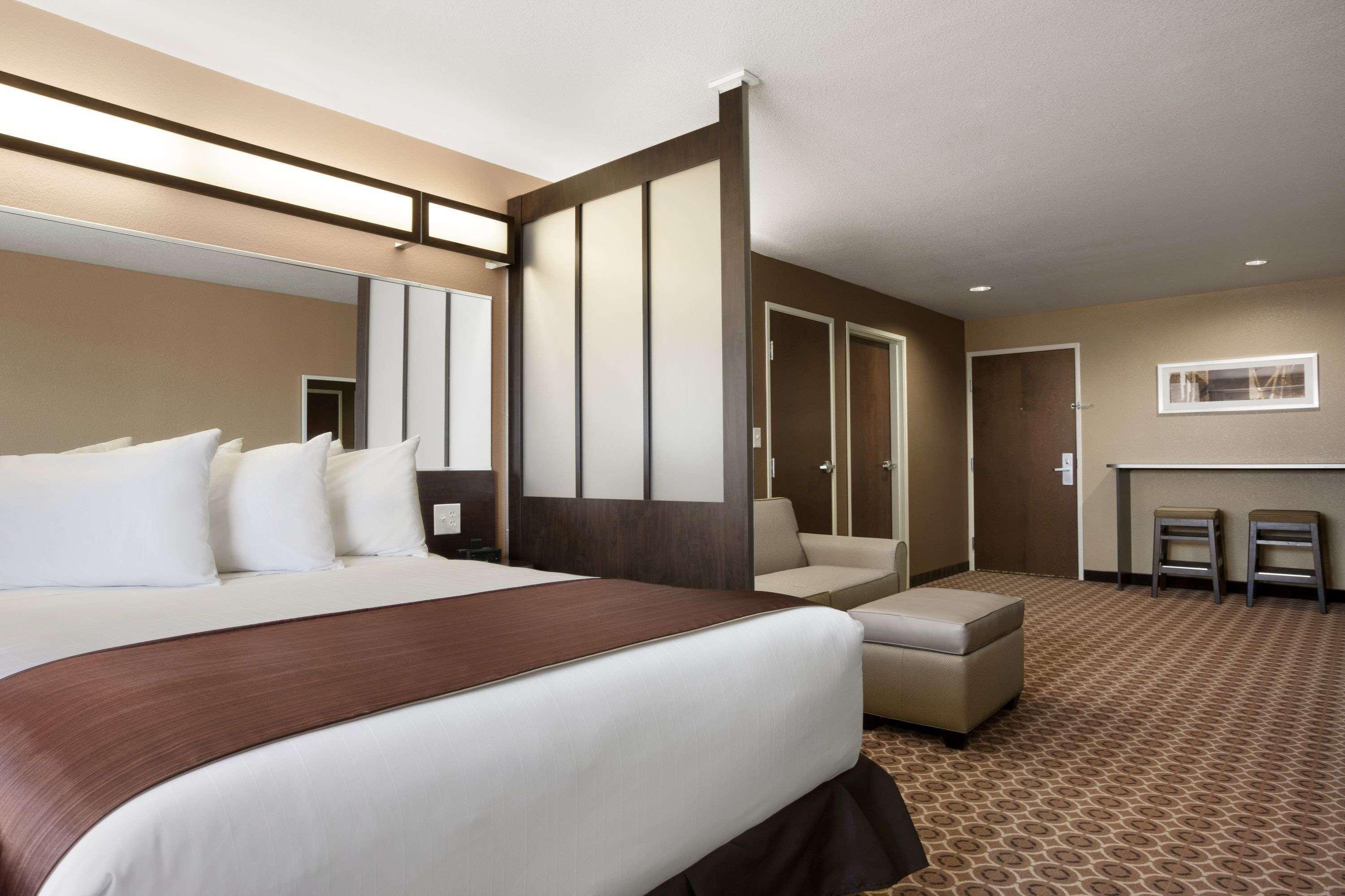 Hotel Microtel And