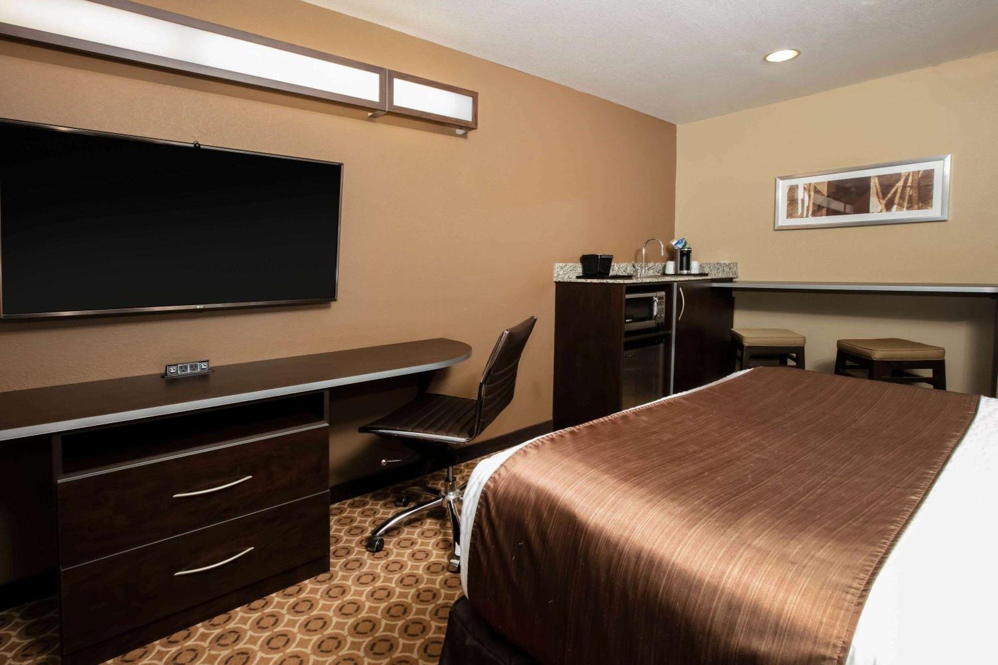 Microtel And 3*