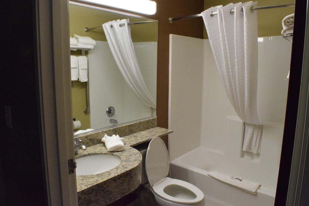 Microtel And 3* Pecos