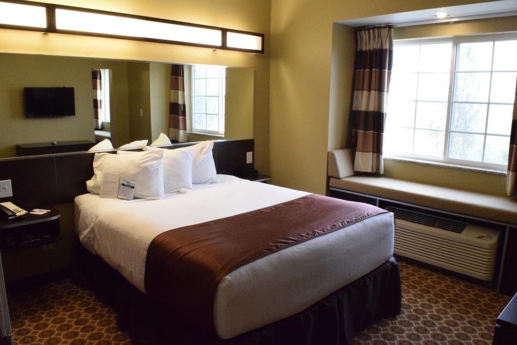 Microtel And 3*