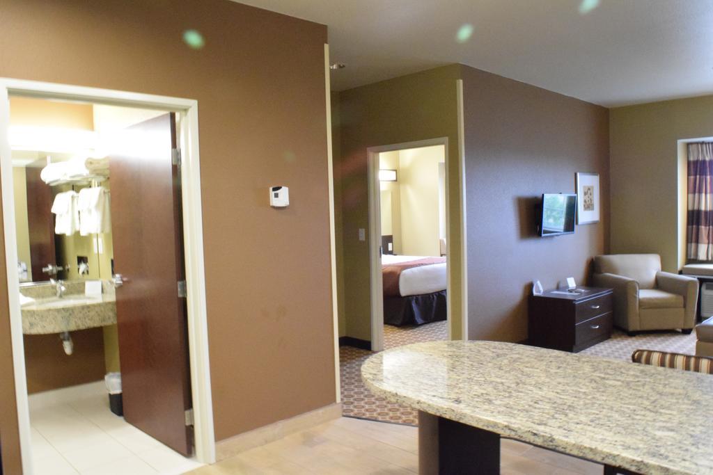 Microtel And 3*
